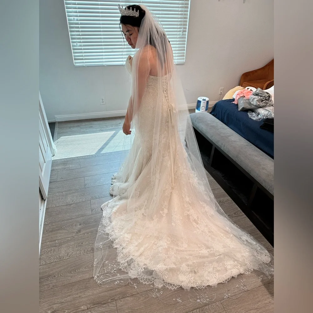 NWT David’s Bridal Scalloped Sparkle Cathedral Veil In Ivory - Picture 8 of 10